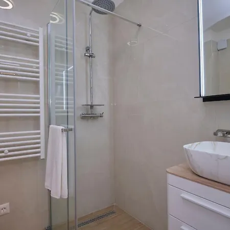 New! Adriatic Shell - 10 Min Walk To *