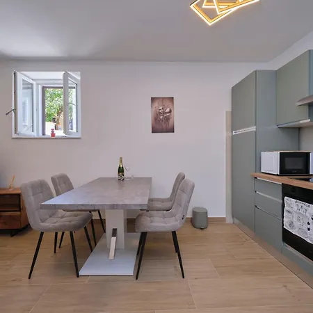 New! Adriatic Shell - 10 Min Walk To